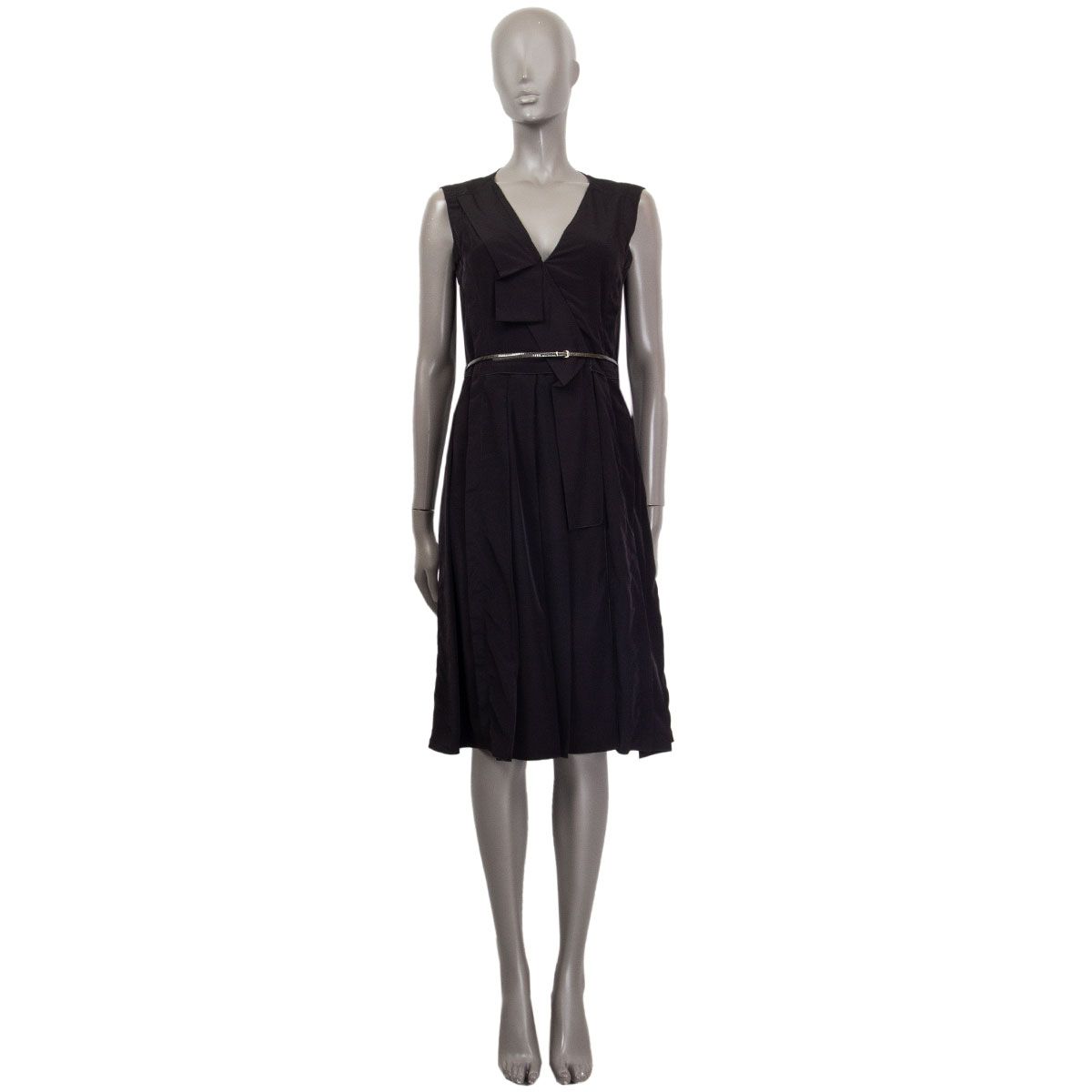 Marc Jacobs Sleeveless Pleated Belted ...